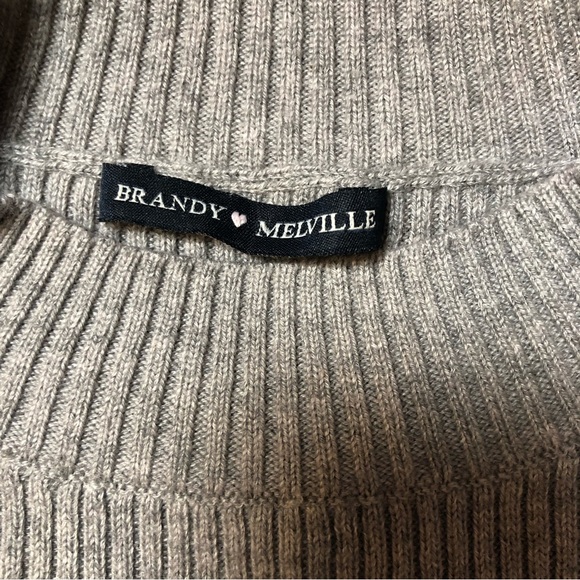 Brandy Melville Ribbed High Neck Cropped Long Sleeve! - Picture 4 of 4